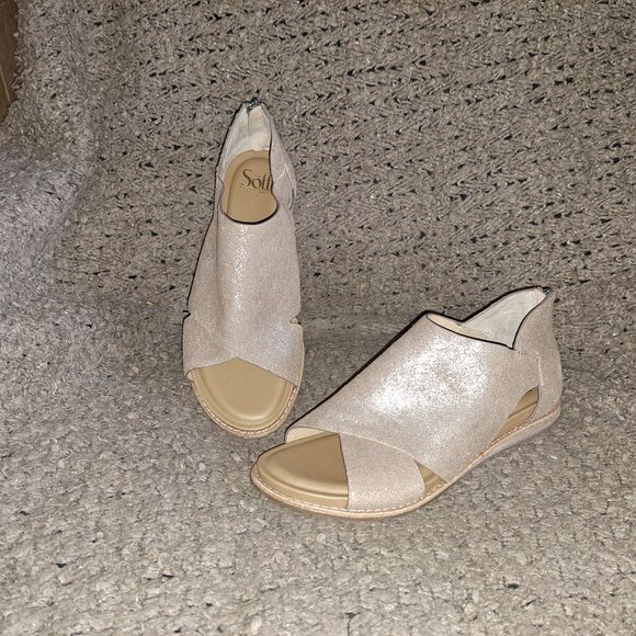 SOFFT-Evonne-Metallic Taupe Suede-Full Coverage-Back Zip Flat-Sz 8.5-NWOB - Picture 1 of 8